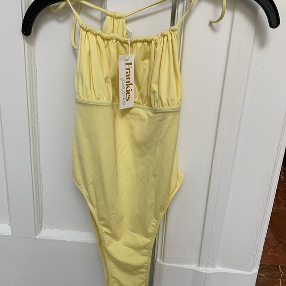 Frankie’s bikini - Picture 3 of 4